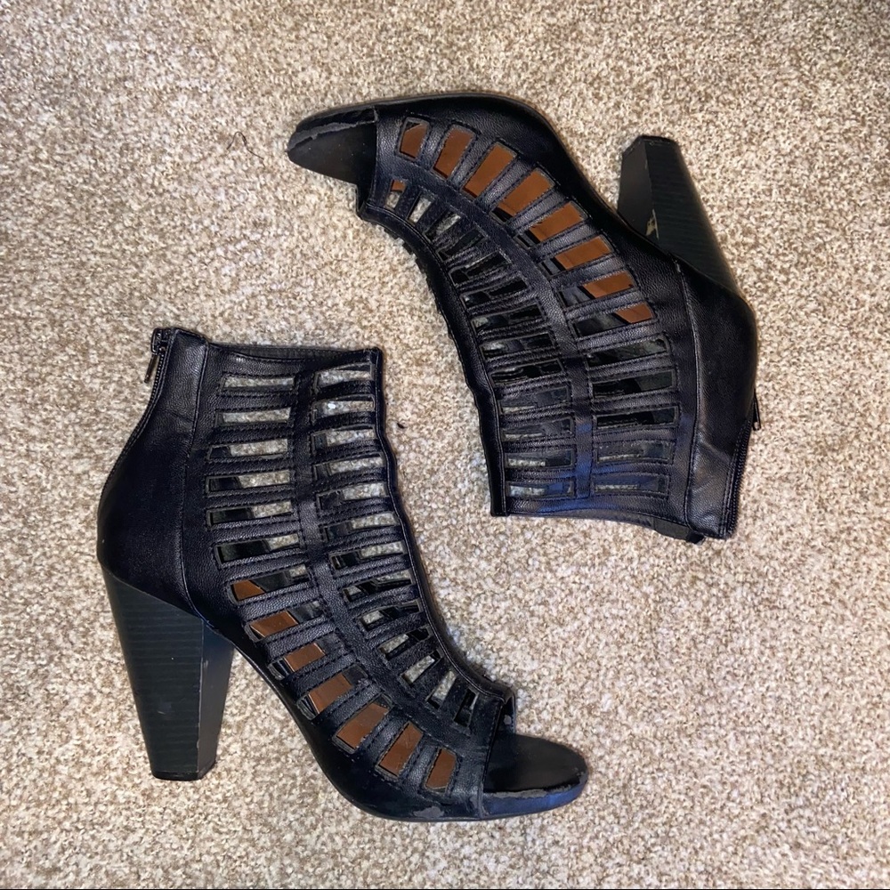 Black Heel with Cage Design